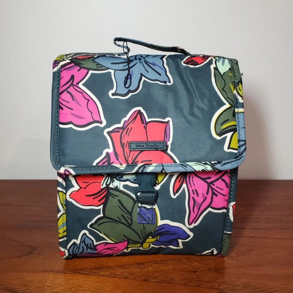 Vera Bradley‎ green lunch sack in Falling Flowers pattern